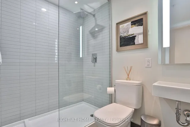 Additional image 24 of 629 King St Unit 1029