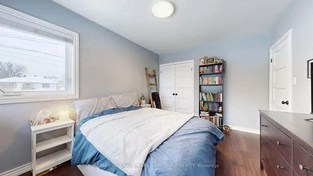 Additional image 22 of 1007 Earl Cres