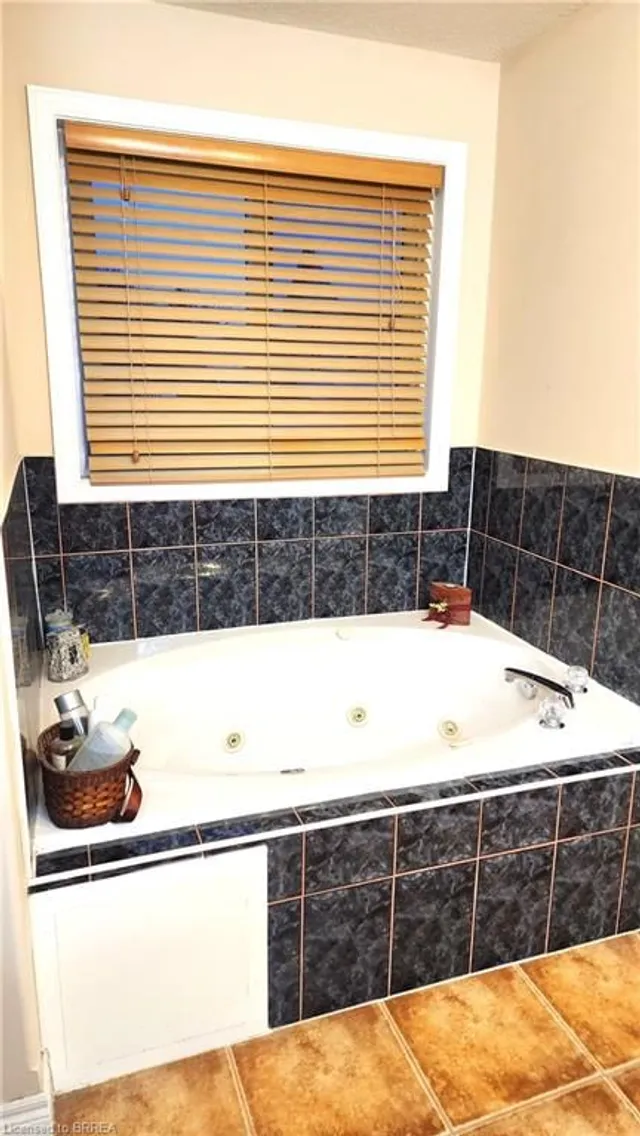 Additional image 14 of 11 Apple Ridge Dr