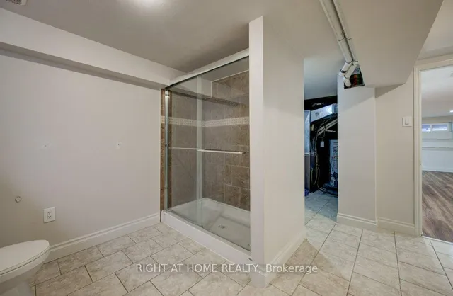 Additional image 32 of 144 Mooregate Cres