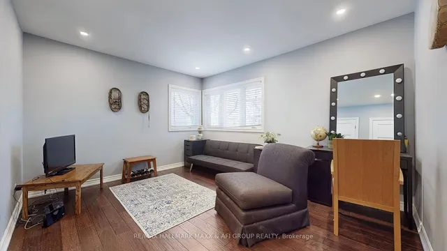 Additional image 18 of 1007 Earl Cres
