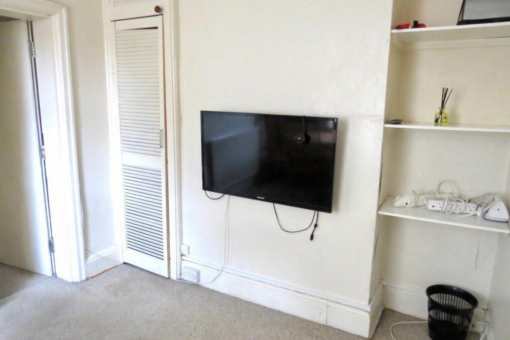 Additional image 9 of STUDENT FIVE DOUBLE BEDROOMS, WINTON