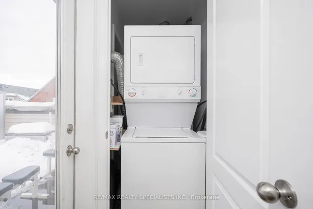 Additional image 33 of 76 Munro St Unit 4