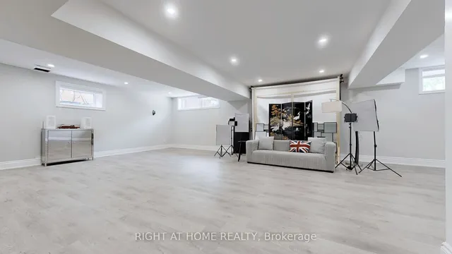 Additional image 34 of 10 Avery Ave