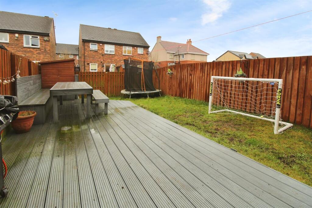 Additional image 15 of Redwood Crescent, Bradford, BD4 6FN