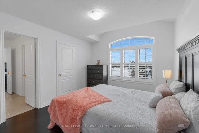 Additional image 32 of 28 DRUMMONDVILLE Dr