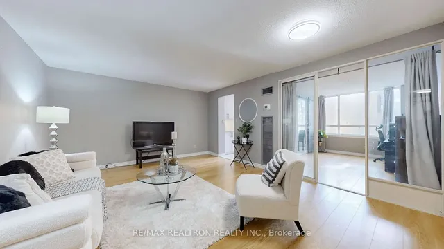 Additional image 7 of 633 Bay St Unit 1008