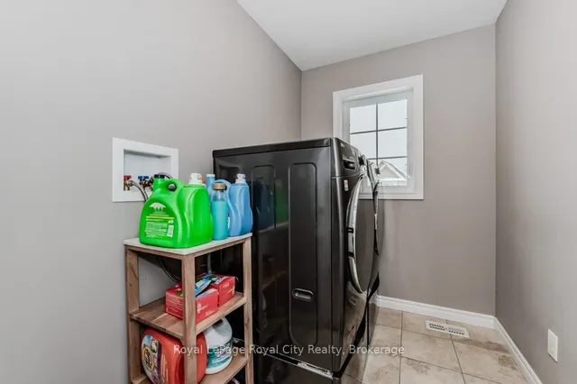 Additional image 28 of 213 Tremaine Cres