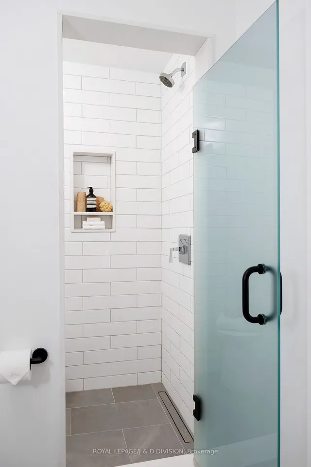 Additional image 35 of 33 Webster Ave