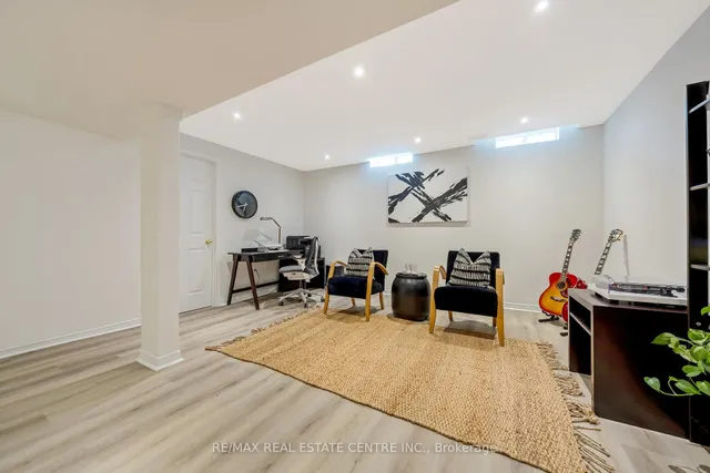 Additional image 28 of 1628 Cartwright Cres