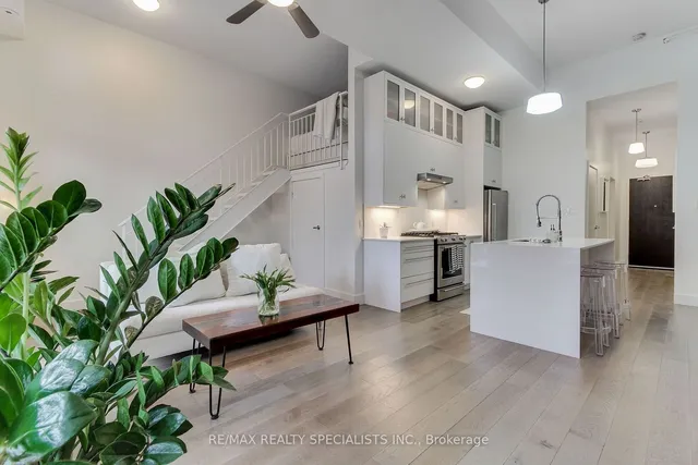 Additional image 21 of 1842 Queen St Unit 204