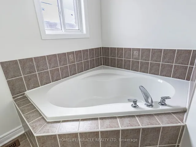 Additional image 26 of 76 Fallstar Cres