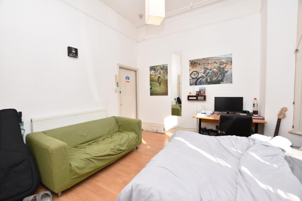 Additional image 2 of Room 1, St Pauls Road, Lower Maisonette, Clifton, Bristol, BS8 1LT
