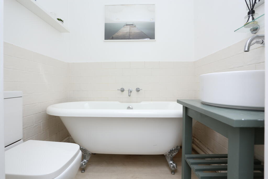 Additional image 23 of Hayes Wood Avenue, Bromley, BR2