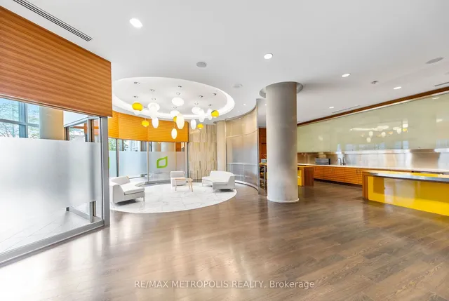 Additional image 17 of 135 Village Green Sq Unit 816