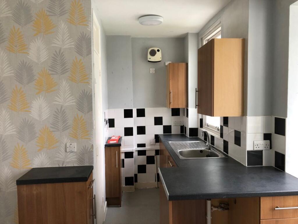 Additional image 8 of Flat 5, 14 Park Crescent, Worthing, West Sussex, BN11 4AH