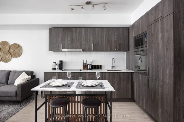 Additional image 4 of 27 Bathurst St Unit 517W