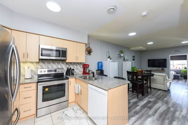 Additional image 9 of 7405 Goreway Dr Unit 112