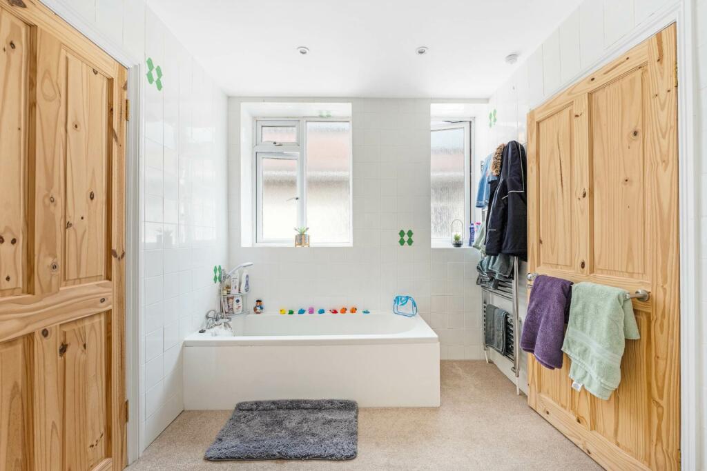 Additional image 17 of Woodland Road, South Ward - Grand Property!