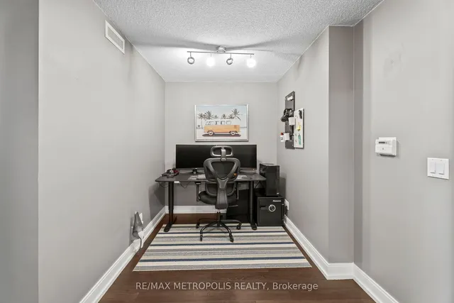 Additional image 3 of 135 Village Green Sq Unit 816