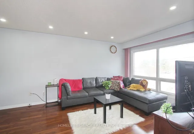 Additional image 7 of 7500 Goreway Dr Unit #37
