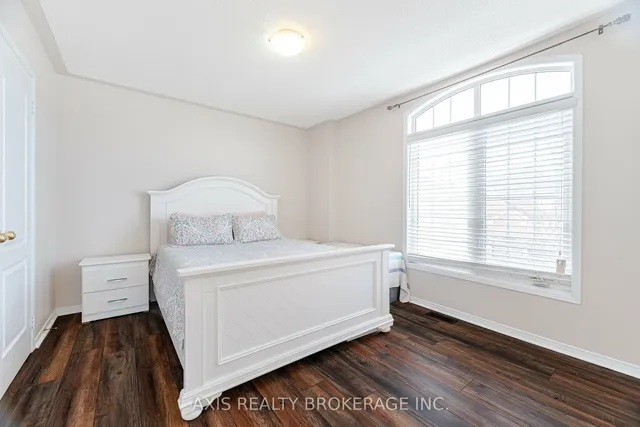 Additional image 33 of 25 Laurentide Cres