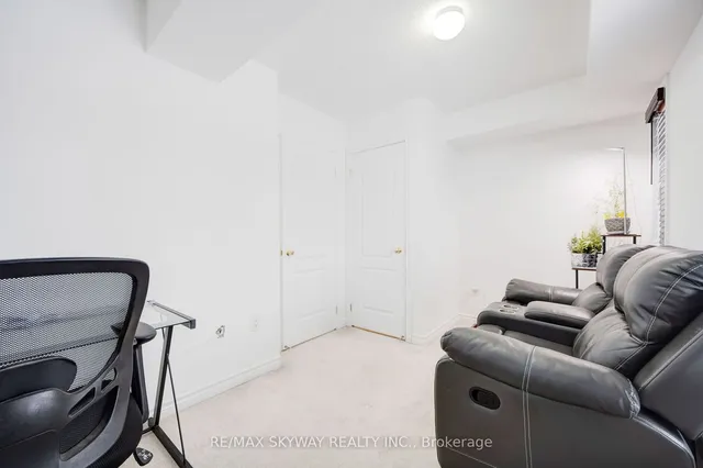 Additional image 19 of 14 Kayak Heights