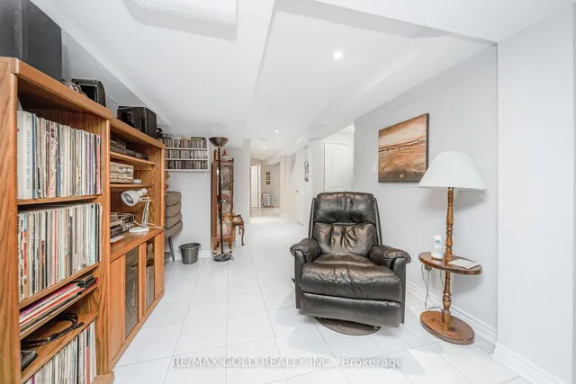 Additional image 28 of 10 Pauline Cres Unit 2