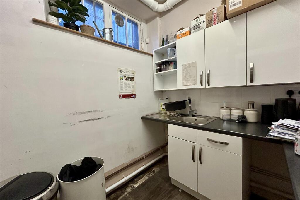 Additional image 12 of Prime Retail/Salon Space in Clevedon’s Victorian Hill Road
