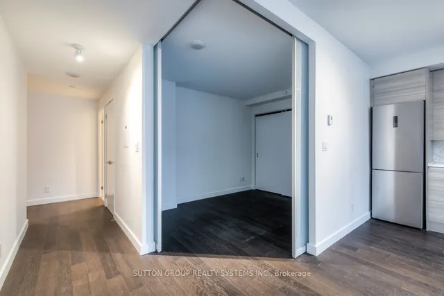 Additional image 14 of 111 Bathurst St Unit 523