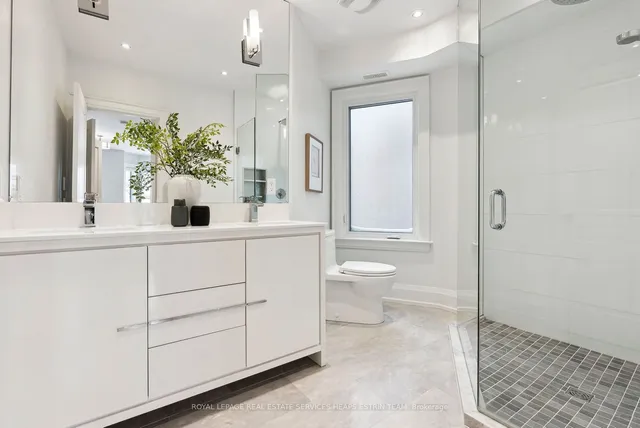 Additional image 17 of 161 Macpherson Ave