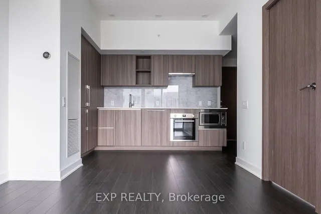 17 Bathurst St Unit 3103 photo 2