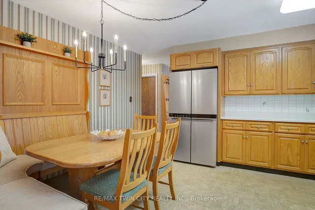 Additional image 12 of 28 Upper Canada Pl