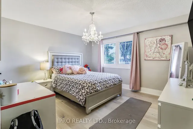 Additional image 31 of 3484 Riverspray Cres