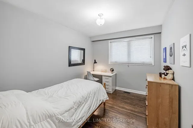 Additional image 19 of 11 Park Manor Dr