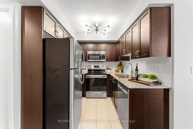 Additional image 9 of 812 Lansdowne Ave Unit 113