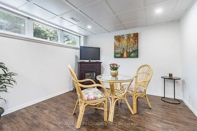 Additional image 27 of 59 Vanguard Dr