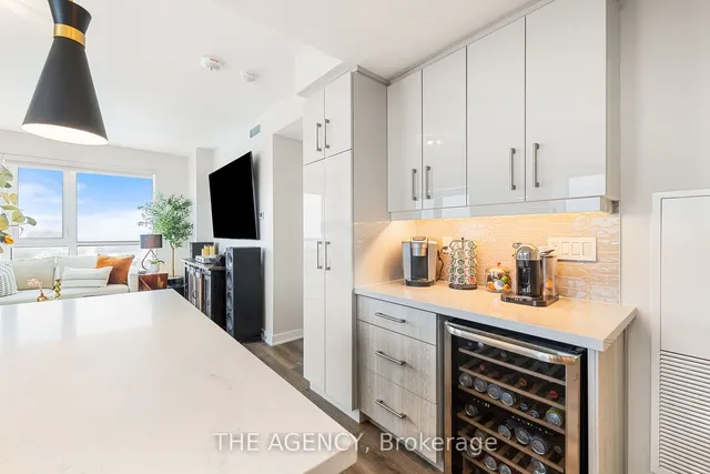 Additional image 25 of 2007 James St Unit 1607