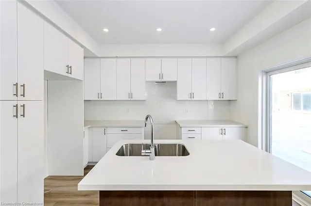 Additional image 19 of 205 Thames Way Unit 18