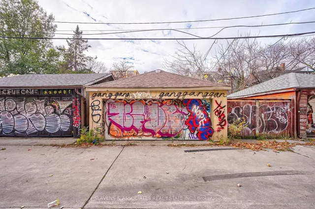 Additional image 32 of 557 Markham St