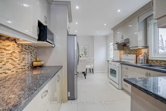 Additional image 9 of 17 Pale Moon Cres