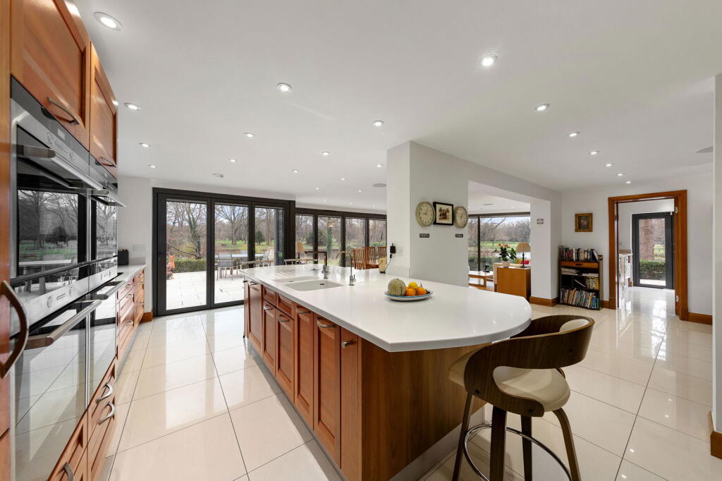 Additional image 12 of Barnfield Wood Close, Beckenham, BR3