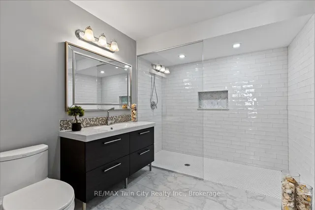 Additional image 37 of 68 Valleyscape Dr