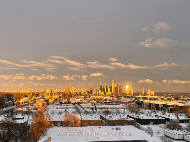 Additional image 30 of 17 Zorra St Unit 905