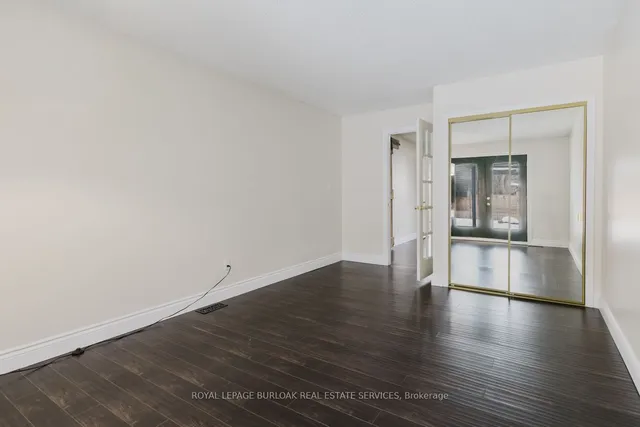 Additional image 18 of 2241 Melanie Crt