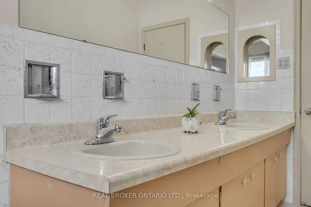 Additional image 13 of 24 Winsland Dr