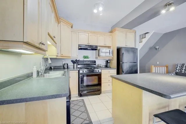 Additional image 12 of 76 Woolwich St Unit 2