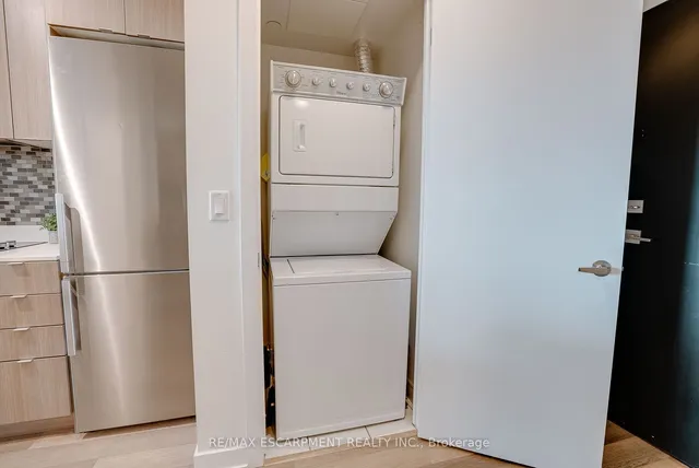 Additional image 30 of 5230 DUNDAS St Unit 527