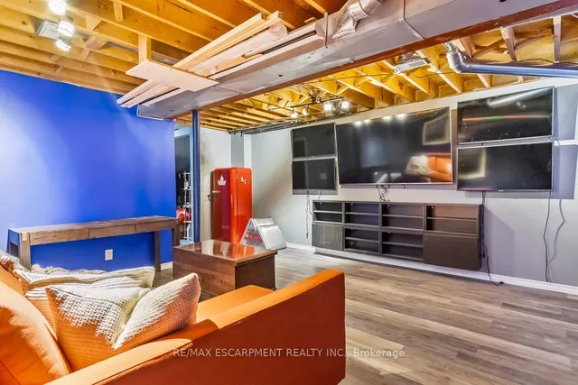 Additional image 33 of 51 Olde Town Rd