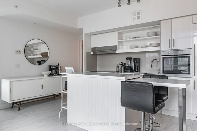 Additional image 10 of 39 Sherbourne St Unit 907